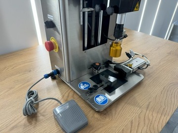 CC-1000 ПОЛУАВТОМАТИЧЕСКАЯ Укупорочная машина