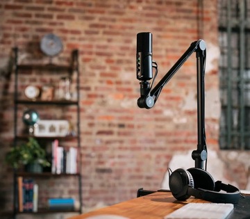PROFILE STREAMING SET USB-микрофон для потоковой передачи со складной настольной подставкой
