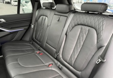 BMW X5 G05 M SUV 4.4 M50i 530KM 2022 BMW X5 I wlasciciel V8 Hak PL Gwarancja Bezwypadkowy FVAT23, zdjęcie 31