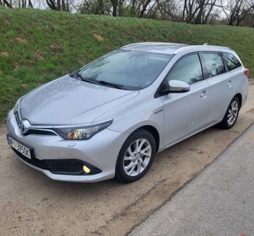 Toyota Auris II 2018 Toyota Auris Toyota Auris Touring Sports 1,8 Hybrid - serwisowana, okazja, zdjęcie 1