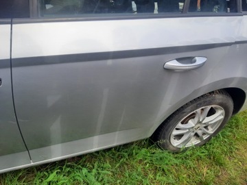 DRZWI TYŁ TYLNE LEWE FABIA III KOMBI LA7W SREBRNE