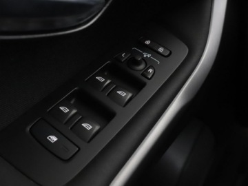 Volvo V40 II Hatchback Facelifting 2.0 D2 120KM 2018 Volvo V40 automat niski przebieg navi PDC tempomat, zdjęcie 30