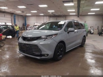 Toyota Sienna III 2025 Toyota Sienna Woodland Edition 2025 2.5 Hybryda 245KM, zdjęcie 1