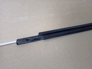 Listwa szyby drzwi prawa tylna Toyota Rav4 II 00-