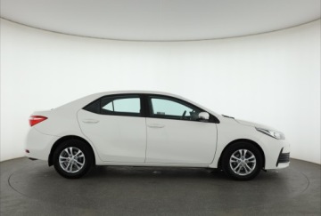 Toyota Corolla XI Sedan Facelifting 1,33 Dual VVT-i 99KM 2017 Toyota Corolla 1.3 Dual VVT-i, Salon Polska, zdjęcie 5