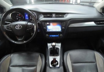 Toyota Avensis III Wagon Facelifting 2015 2.0 D-4D 143KM 2015 Toyota Avensis PL Salon _ kombi _ kamera cofania _ Alu17_ 2.0 Diesel 143KM, zdjęcie 4