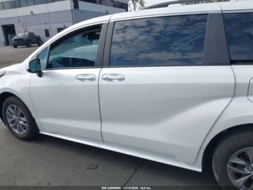 Toyota Sienna III 2025 Toyota Sienna XLE, od ubezpieczalni 2.5 Hybryda 245KM, zdjęcie 3