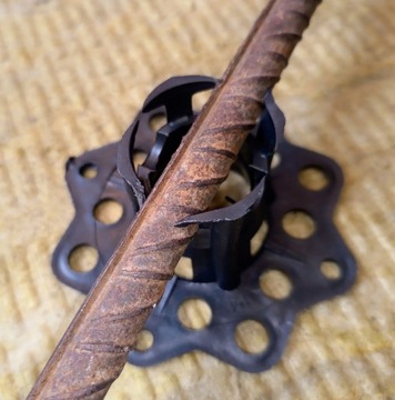 PODKŁADKI ZBROJENIE STYROPIAN PIASEK 25/30mm200szt