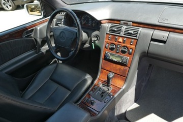 Mercedes Klasa E W210 1998 Mercedes E240 V6 aut Elegance 160000km Skóra Hak Grzane fotele 2xParktronik, zdjęcie 15