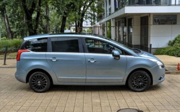 Peugeot 5008 I Minivan 1.6 THP 156KM 2009 Peugeot 5008 Bezwypadkowy Panorama 1.6 Benzyna 156KM, zdjęcie 4