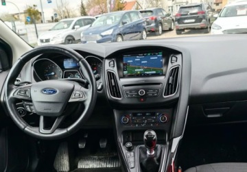 Ford Focus III Kombi Facelifting 1.0 EcoBoost 125KM 2016 Ford Focus SW swiezo sprowadzone, zarejestrowane Benzyna 125KM, zdjęcie 13