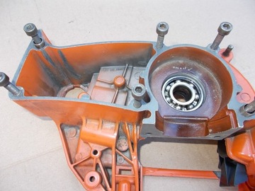 Картер левая полуболтовая пила Husqvarna 346xp 351 353