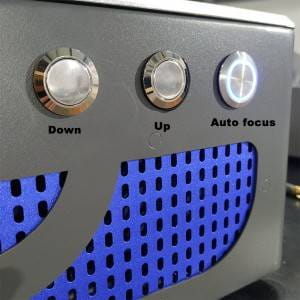 Маркировочный станок с оптоволоконным лазером мощностью 30 Вт с автофокусом