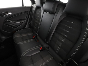 Mercedes CLA C117 Shooting Brake 1.6 200 156KM 2016 Mercedes CLA 200 Automat Navi Czujniki parkowania, zdjęcie 16