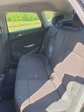 Opel Astra J Hatchback 5d 1.4 Twinport ECOTEC 100KM 2010 Opel Astra Opel Astra 2010 1.4 benzyna 1.4 Benzyna 101KM, zdjęcie 6