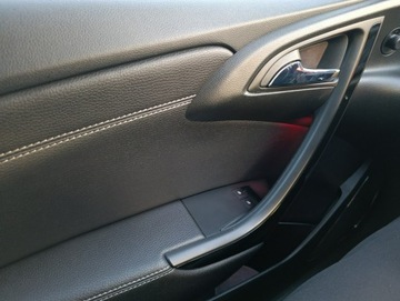 Opel Astra J GTC 1.4 Turbo ECOTEC 140KM 2017 Opel Astra GTC Zadbany bdb stan, zdjęcie 21