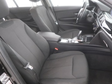 BMW Seria 3 F30-F31-F34 Touring Facelifting 2.0 320d 190KM 2017 BMW 3 320 d, 187 KM, Automat, Klima, Klimatronic, zdjęcie 8