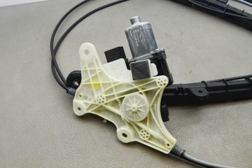 PRAVÝ MECHANIZMUS ROLETA KUFRU AUDI A4 AVANT (8W5 B9) 8W9863560 2.0L