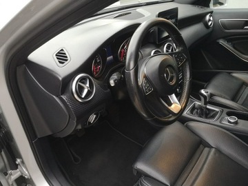 Mercedes Klasa A W176 Hatchback 5d Facelifting 180 122KM 2017 Mercedes A 180 1,6 16v 122KM Klimatronik Navigacja, zdjęcie 11