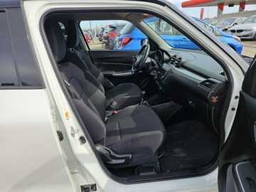 Suzuki Swift VI Hatchback 1.2 DualJet 90KM 2017 Suzuki Swift 1,2 benzyna 90KM, zdjęcie 9