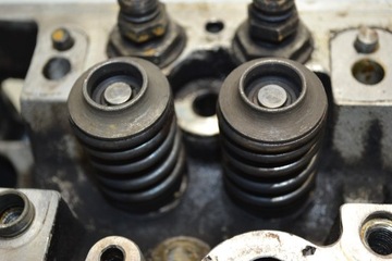 Mercedes R107 SL SLC 350 3.5 M116 Головка правая