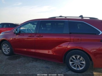 Toyota Sienna III 2022 Toyota Sienna Le, 2022r., 2.5L 2.5 Benzyna 189KM, zdjęcie 5