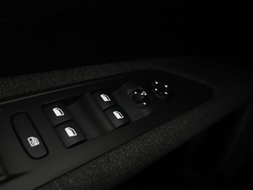 Peugeot 3008 II Crossover 1.5 BlueHDI 130KM 2019 Peugeot 3008 Niski przebieg Virtual Navi Czujniki, zdjęcie 35