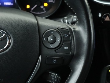 Toyota Auris II Hatchback 5d Facelifting 1.8 Hybrid 136KM 2015 Toyota Auris Hybrid, Automat, Skóra, Klima, zdjęcie 17