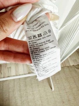 Кремовое приталенное боди в рубчик с вырезом