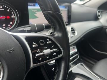 Mercedes Klasa E W213 2019 Mercedes E 220 Automat Bogate wyposażenie 2019, zdjęcie 28