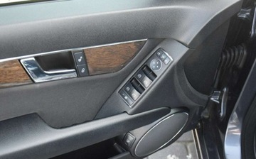 Mercedes Klasa C W204 Limuzyna 1.8 180 K 156KM 2009 Mercedes-Benz Klasa C 1.8B Kompresor Navi Oryginal Lakier 2 Kpl Kol Sprowa, zdjęcie 26