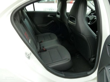 Mercedes Klasa A W176 Hatchback 5d Facelifting 160 102KM 2017 Mercedes-Benz Klasa A Mercedes-Benz Klasa A W176 160 BIALA PERLAXENONYLedy, zdjęcie 23