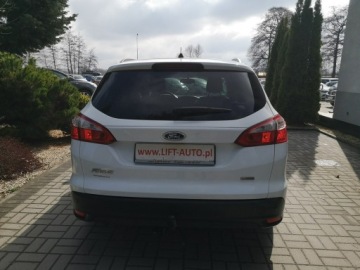 Ford Focus III Kombi 1.0 EcoBoost 125KM 2012 Ford Focus 1.0 12V 125KM Klimatyzacja Nawi Parktro, zdjęcie 6