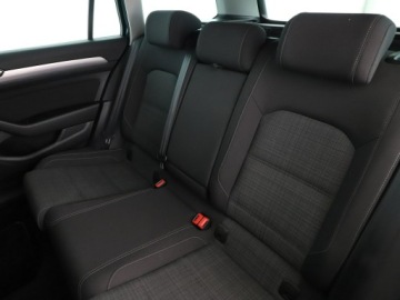 Volkswagen Passat B8 Variant Facelifting 1.5 TSI EVO 150KM 2020 Volkswagen Passat Business automat climatronic, zdjęcie 16