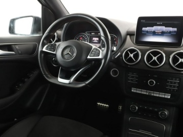 Mercedes Klasa B W246 Sports Tourer Facelifting 1.5 180 d 109KM 2016 Mercedes B 180 Automat full LED skóra/alcantara, zdjęcie 15