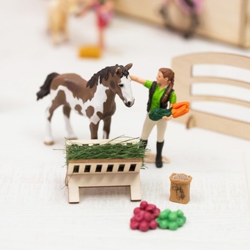 Деревянная конюшня на 12 лошадей Schleich 34AK.