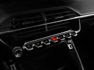 Peugeot 2008 II SUV 1.2 PureTech 100KM 2020 Peugeot 2008 navi kamera tempomat, zdjęcie 27