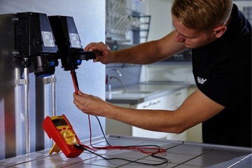 MIERNIK MULTIMETR CYFROWY DO 600 V AC CAT IV WIHA