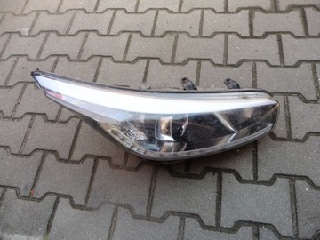 Kia CEED II 2 lampa prawa LED przód