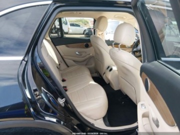 Mercedes GLC C253 2018 Mercedes-Benz GLC 300, 2018r., 2.0L 2.0 Benzyna 241KM, zdjęcie 9