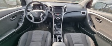 Hyundai i30 II Hatchback 5d 1.4 MPI 100KM 2015 Hyundai i30 2015r, 1.4 Benzyna. Uszkodzony prawy bok i tyl. Jezdzi. 1.4, zdjęcie 4