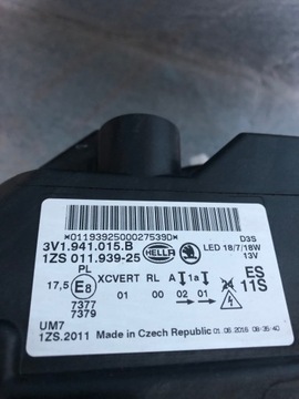 REFLEKTOR LEWY SKODA SUPERB III XENON