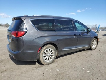 Chrysler Pacifica II 2018 Chrysler Pacifica Touring L 2018 3.6l 3.6 Benzyna 287KM, zdjęcie 3