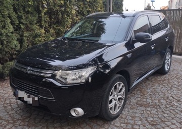 Mitsubishi Outlander III 2013 Mitsubishi Outlander 2.0 PHEV model 2014 automat bezwypadkowy