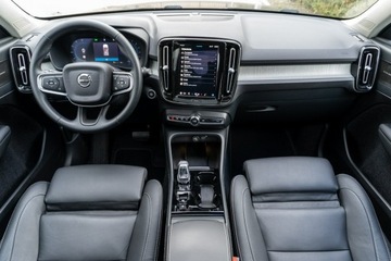 Volvo XC40 Crossover Facelifting 2.0 B4 197KM 2024 Volvo XC 40 B4 197 KM Ultra Dark Mild Hybrid, zdjęcie 32