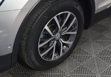 Volkswagen Tiguan II SUV 1.5 TSI EVO 150KM 2018 Volkswagen Tiguan PL Salon _ Automat _ Kamera _ Relingi _ 2 kompl kol 1.5, zdjęcie 16