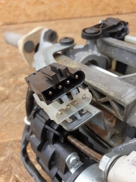 BMW F01 F02 SLOUPEC VOLANT 6778135