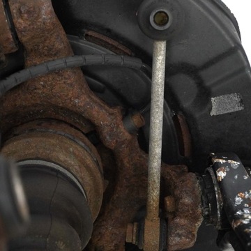 BMW E82 123d Поворотный кулак правый задний