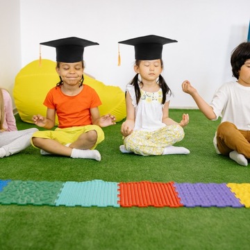 ШЛЯПА ДОКТОРА И ВЫПУСКНОЙ МАНИАТ