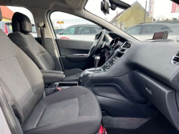 Peugeot 5008 I Minivan 1.6 HDi FAP 110KM 2011 Peugeot 5008 AUTOMAT NAWIGACJA KLIMATYZACJA PARKTRONIC TEMPOMAT HAK GWARA, zdjęcie 8